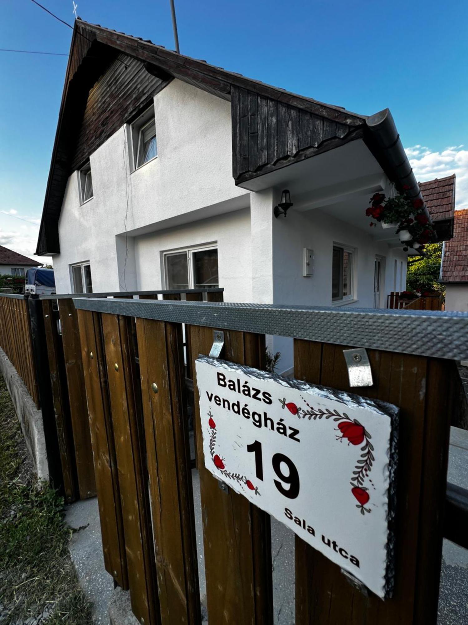 Balázs Vendégház Lupeni  Exterior foto